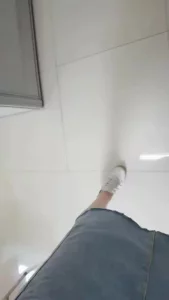 【雨哥91】保定小四午休时间！骚逼办公室没人扣逼给我看！