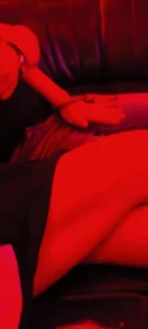 极品老婆为了业绩KTV陪酒