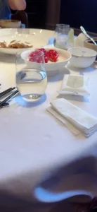 魔都他老婆在桌子底下给我口